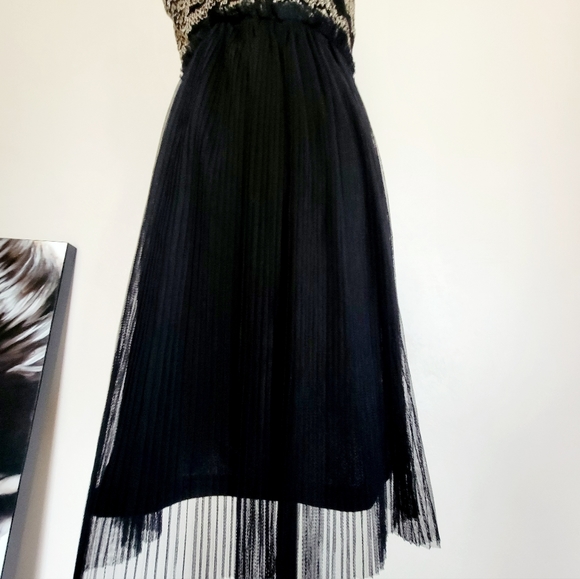 En creme black and gold mini unique dress. Size S - Picture 2 of 15